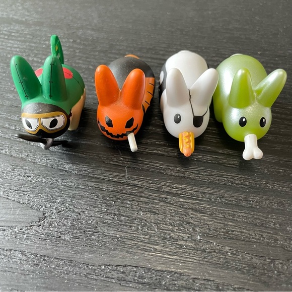 Kidrobot Frank Kozik Vinyl Smorking Labbit Figures - Picture 1 of 11